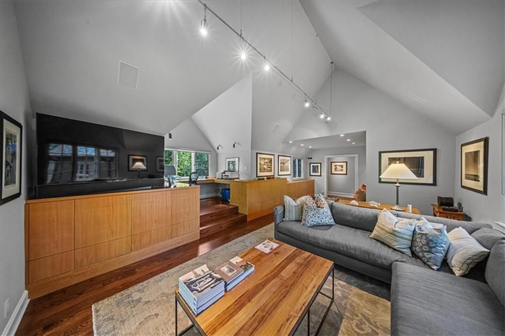5800 Brookbank Lane — photo 43