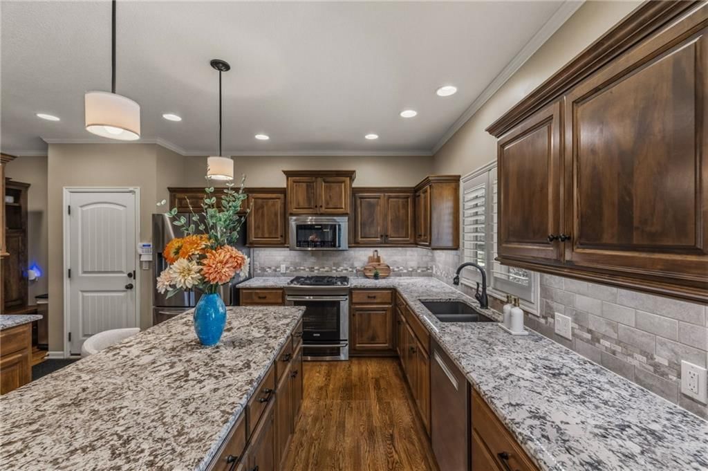 15702 Lowell Lane — photo 9