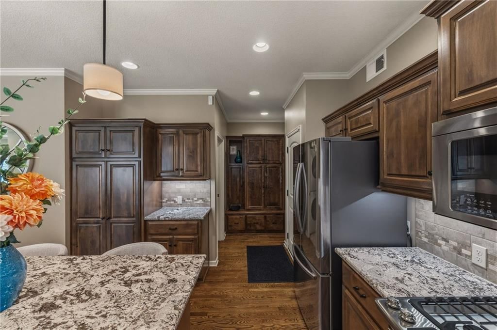 15702 Lowell Lane — photo 10