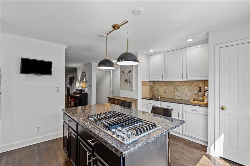 1109 W 47TH Street — photo 18