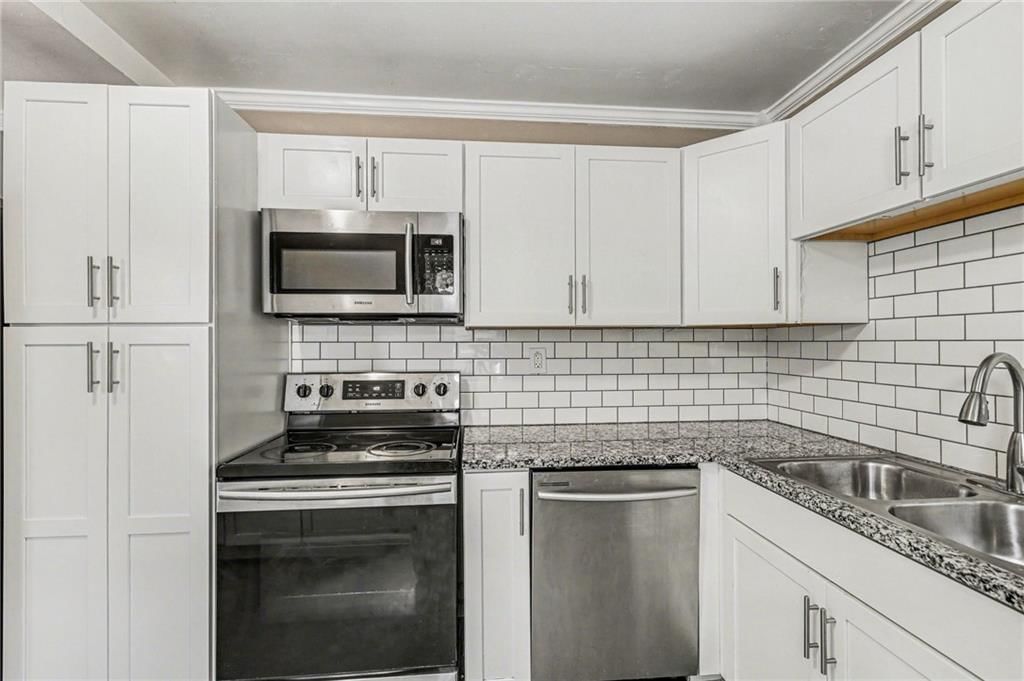 4304 HOLMES Street — photo 10