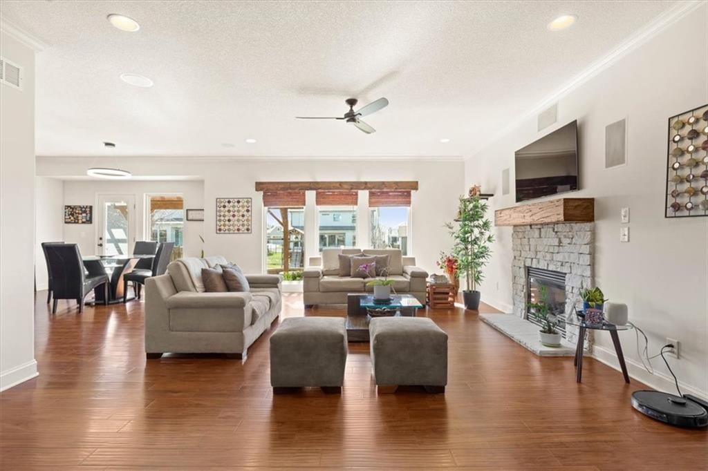23513 W 89th Terrace — photo 5