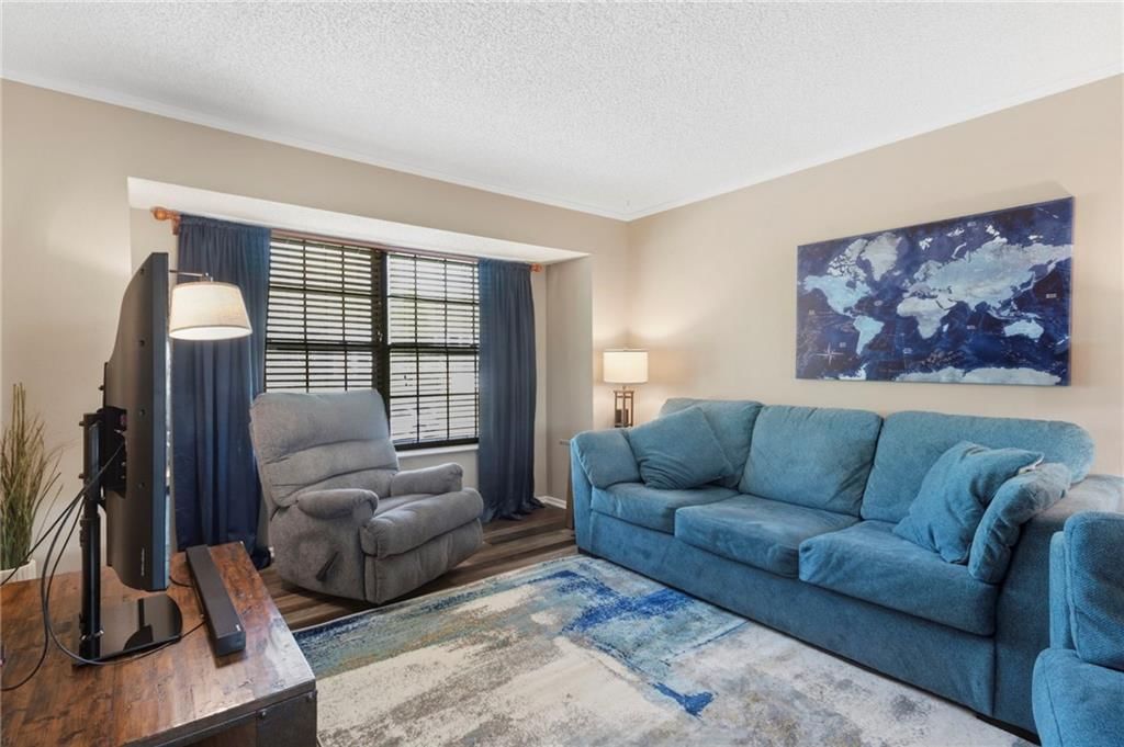 5212 NW Downing Street — photo 5