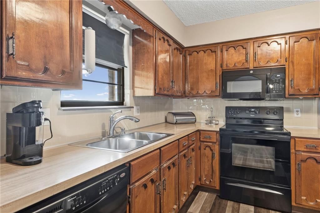 5212 NW Downing Street — photo 10