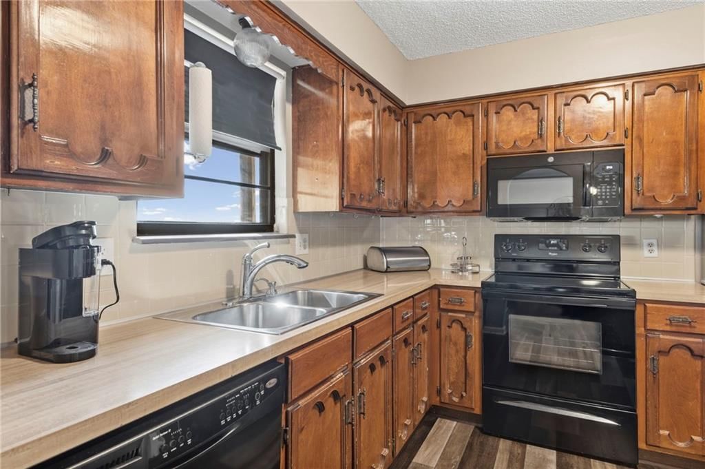 5212 NW Downing Street — photo 11