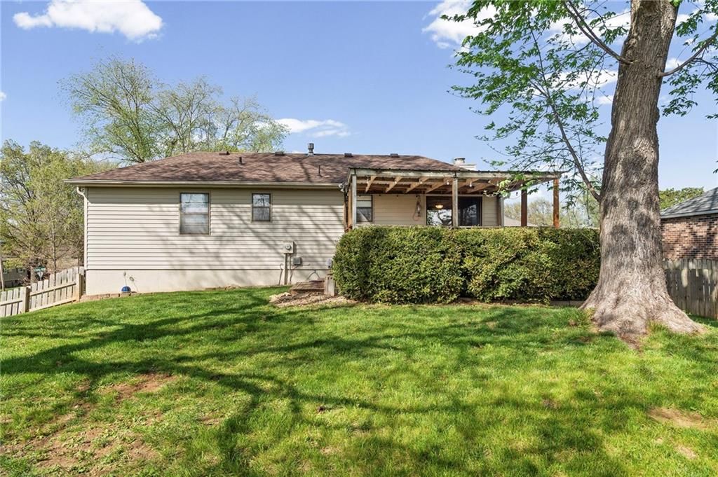 5212 NW Downing Street — photo 32