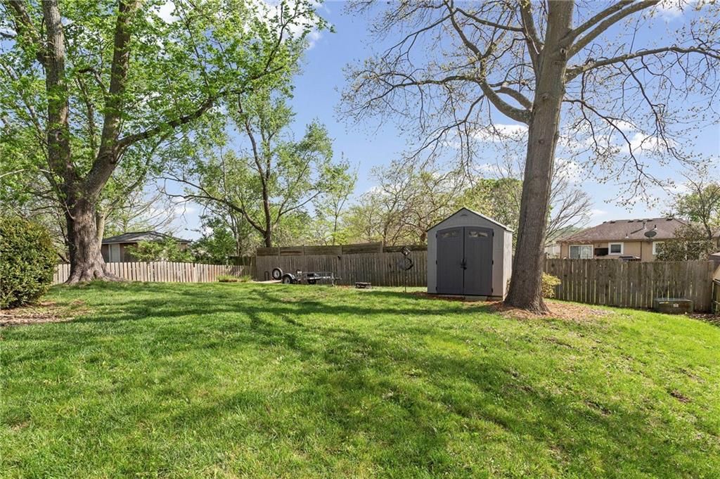 5212 NW Downing Street — photo 35