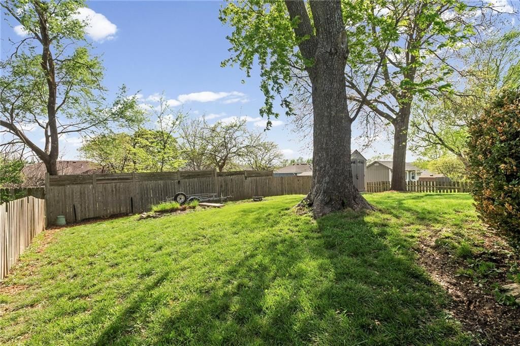 5212 NW Downing Street — photo 36