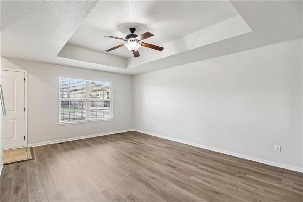 527 S Poplar Street — photo 7