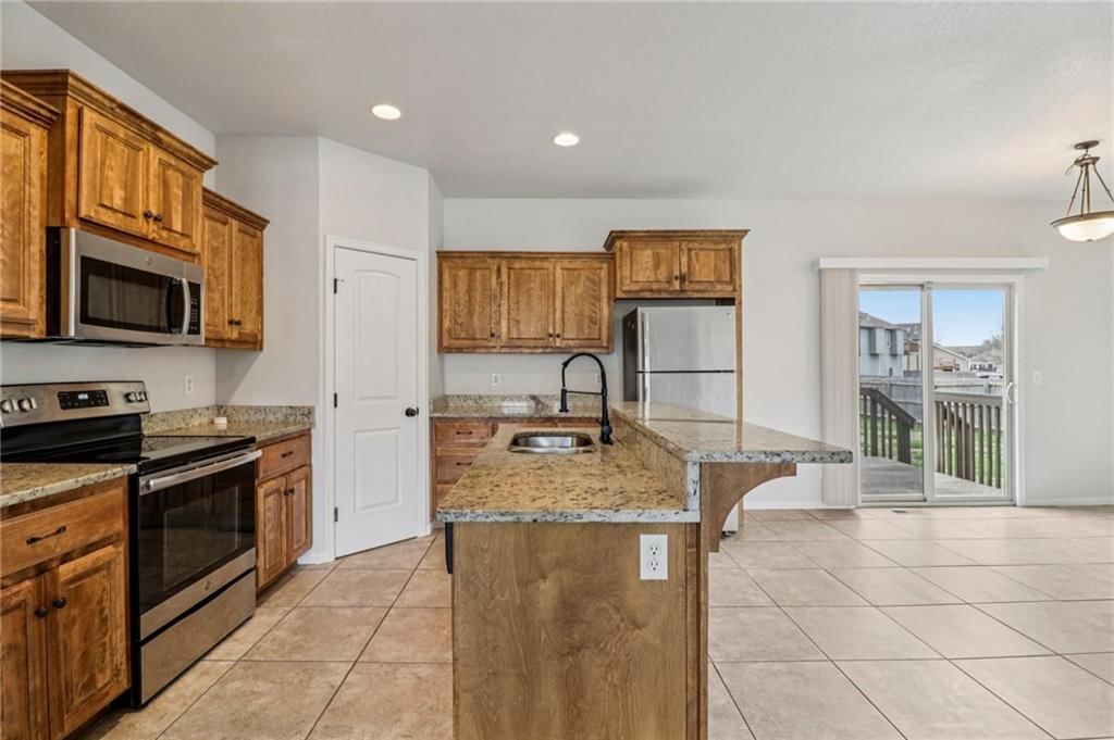 527 S Poplar Street — photo 10