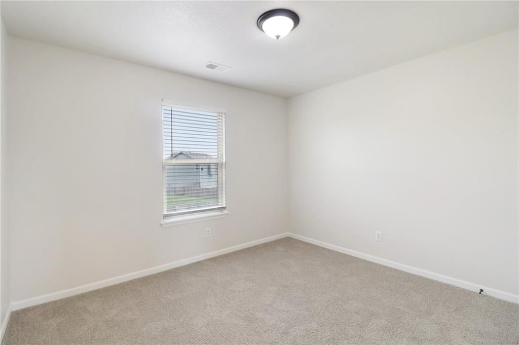 527 S Poplar Street — photo 20