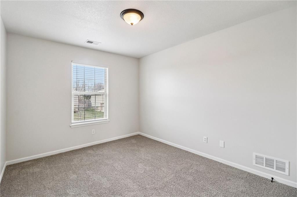 527 S Poplar Street — photo 24