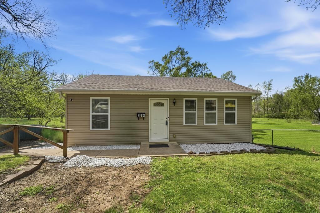2514 S Race Avenue — photo 4