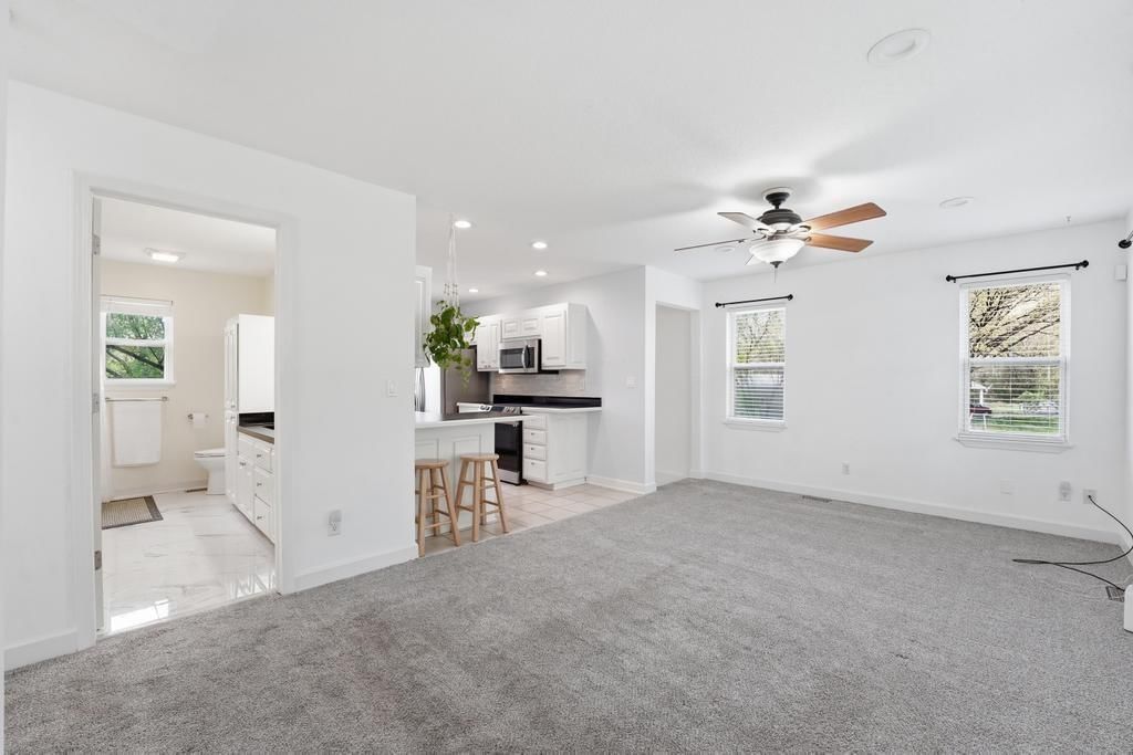 2514 S Race Avenue — photo 8
