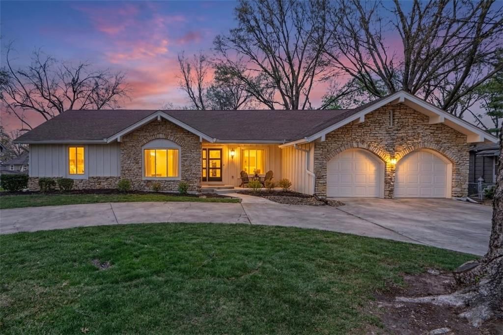 7616 W 98th Terrace, Overland Park, KS