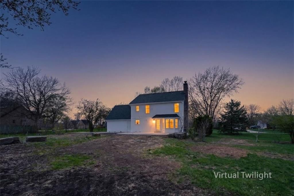 15327 Oakmont Street — photo 2