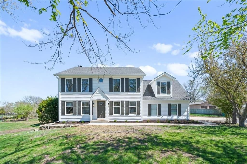 15327 Oakmont Street — photo 3