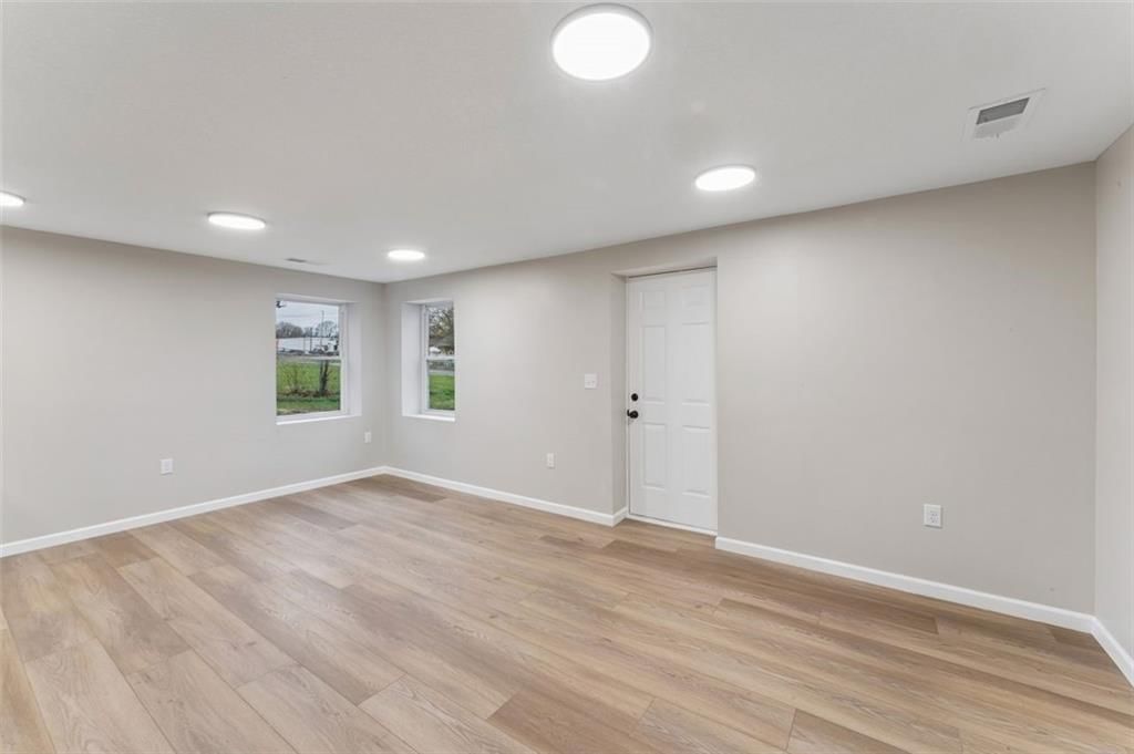 217 W 83rd Terrace — photo 5
