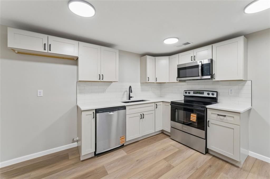 217 W 83rd Terrace — photo 8