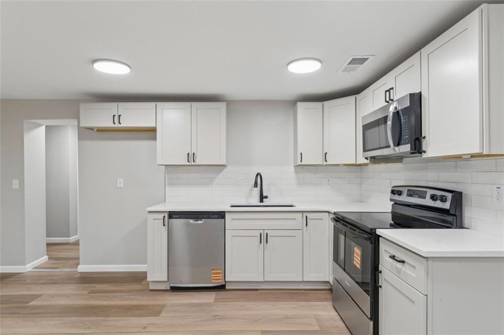 217 W 83rd Terrace — photo 10