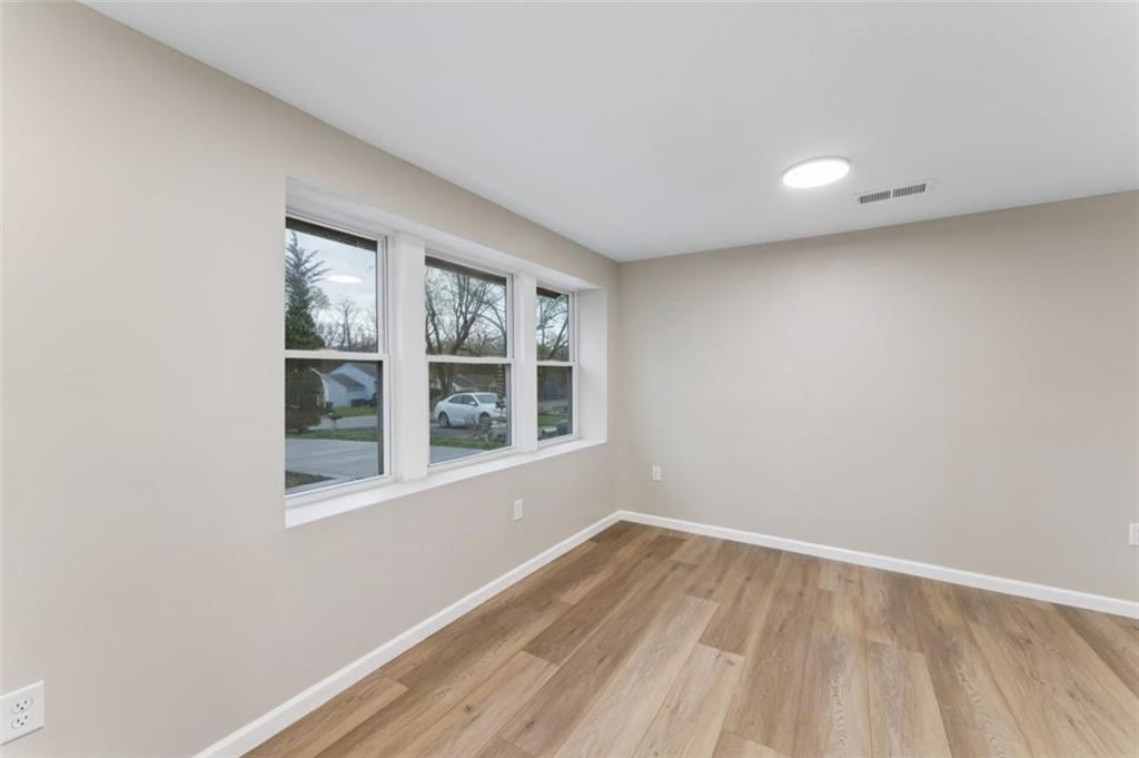 217 W 83rd Terrace — photo 12