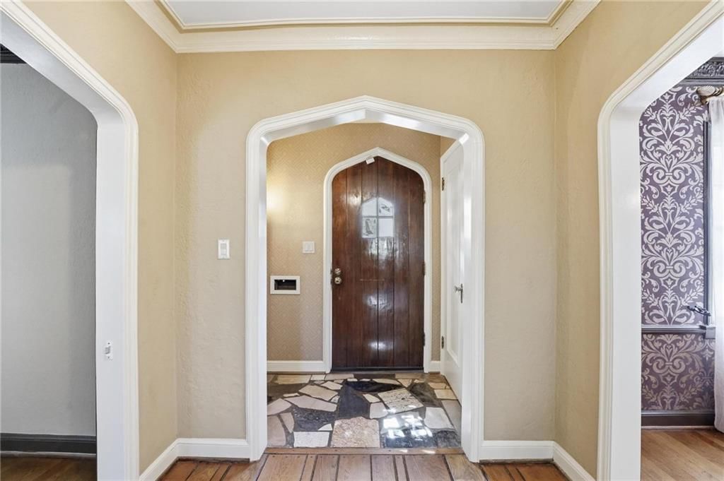 642 Romany Road — photo 3