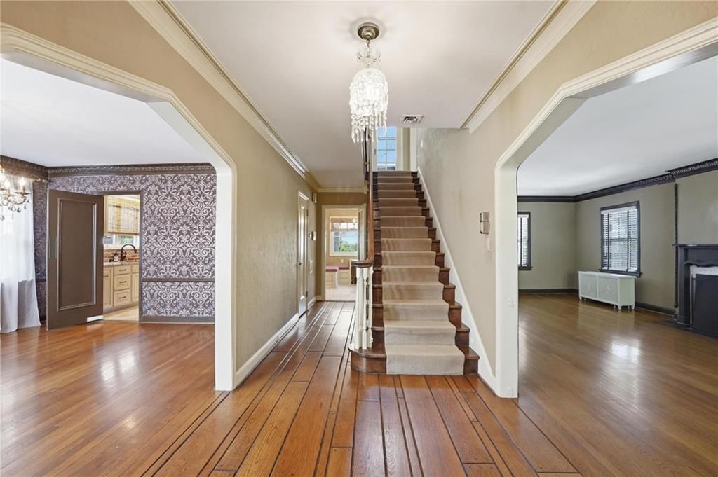 642 Romany Road — photo 8