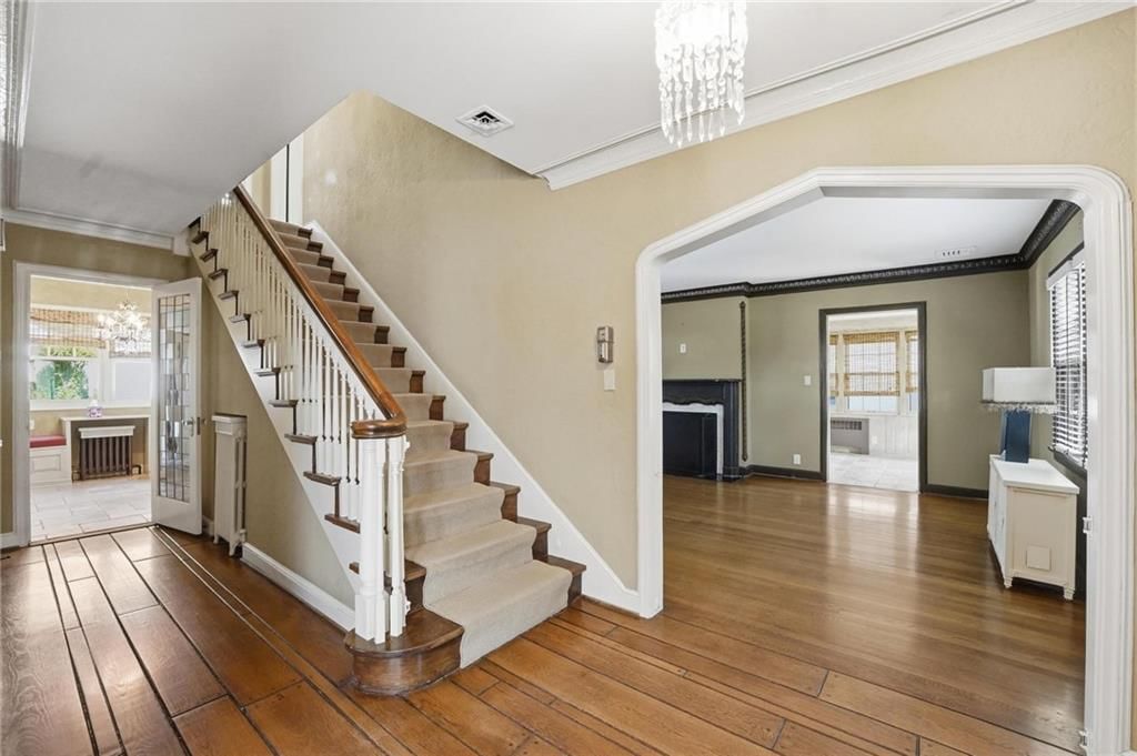 642 Romany Road — photo 9
