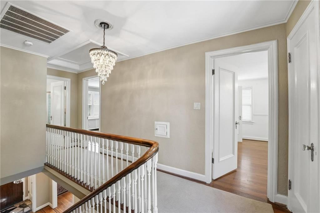 642 Romany Road — photo 31