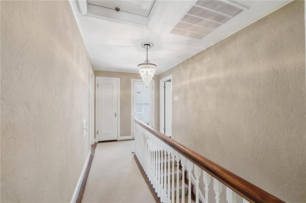 642 Romany Road — photo 32