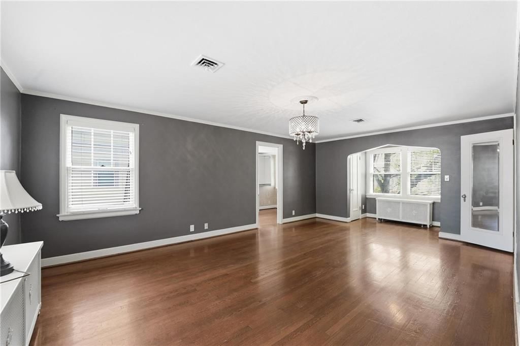 642 Romany Road — photo 35