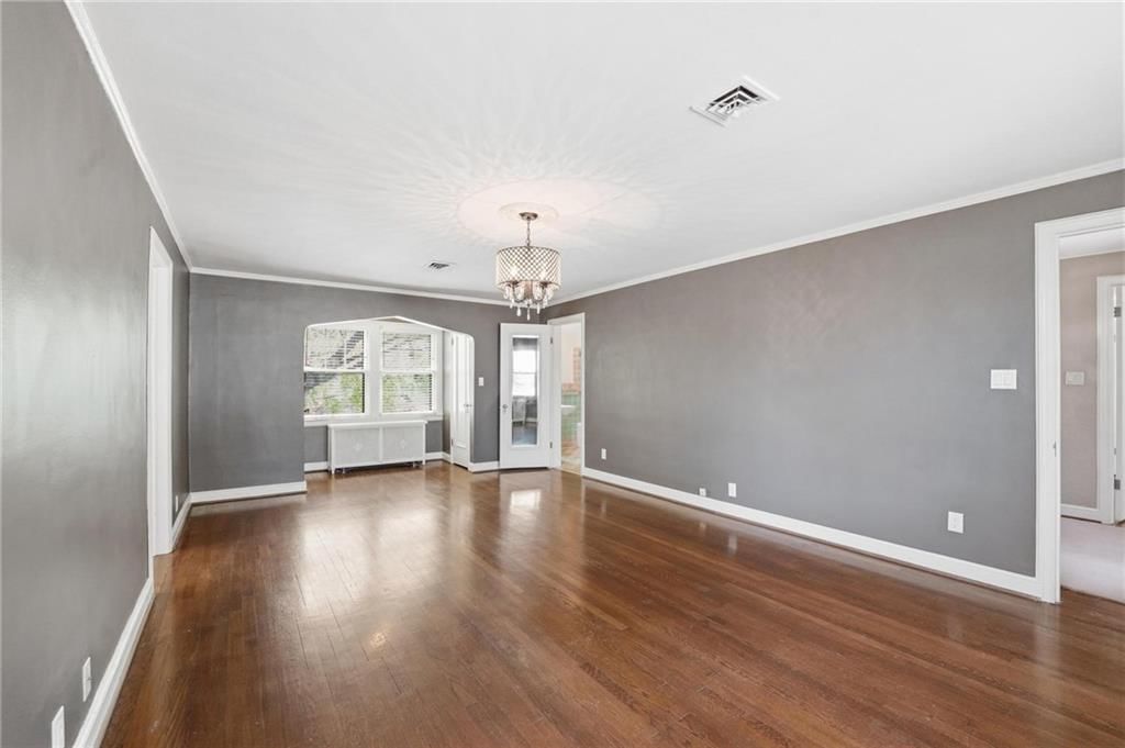 642 Romany Road — photo 37