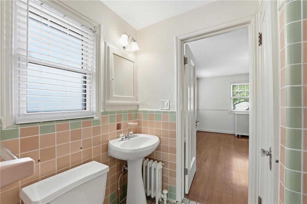 642 Romany Road — photo 48