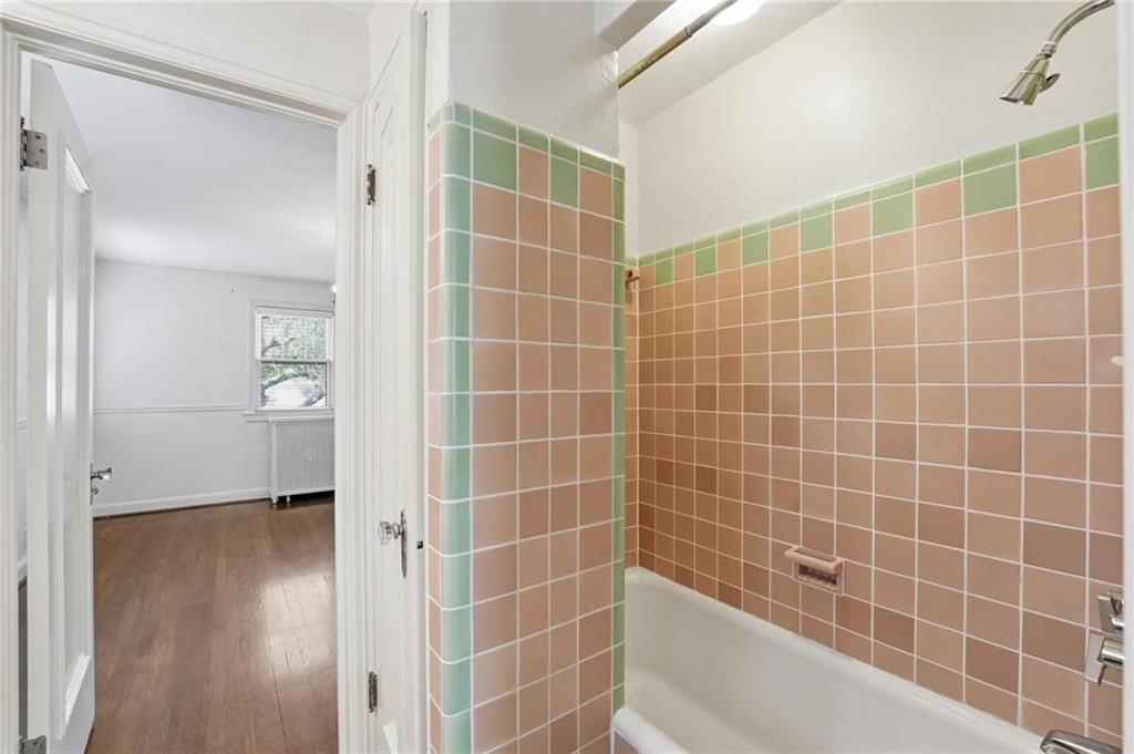 642 Romany Road — photo 49