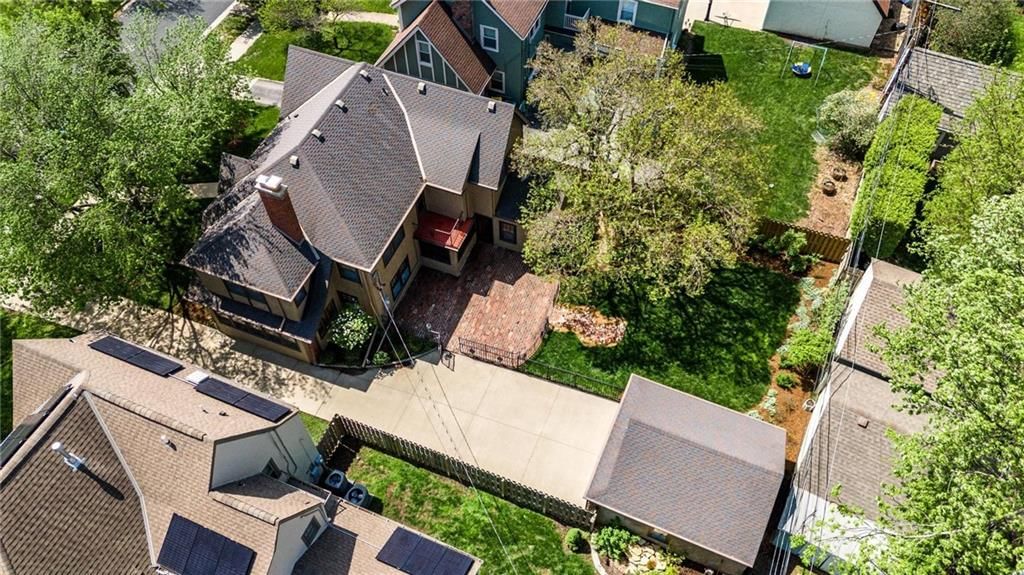 642 Romany Road — photo 69