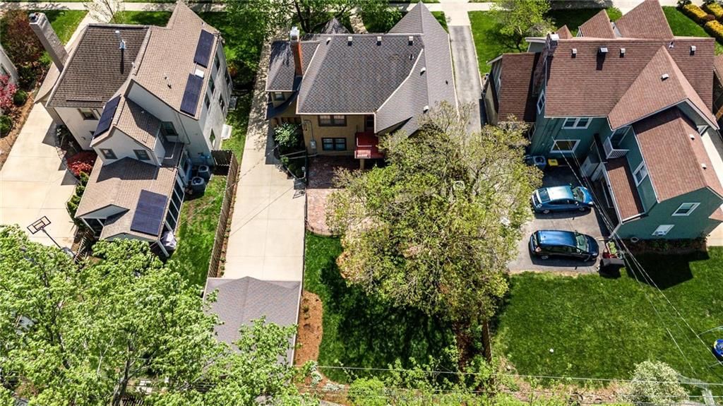 642 Romany Road — photo 70