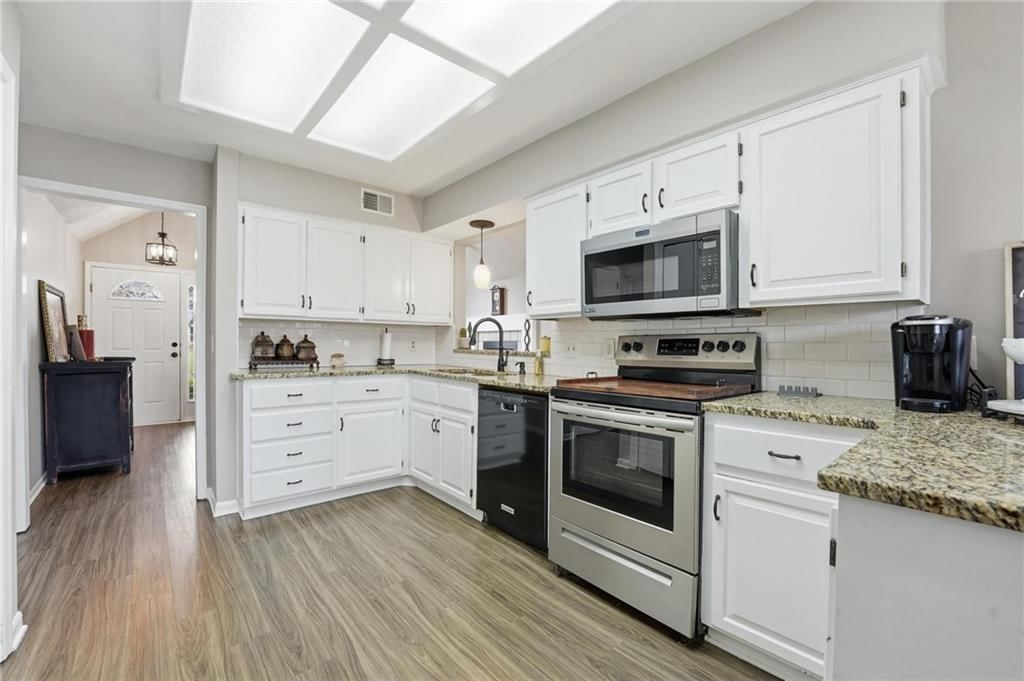 15717 Outlook Street — photo 11