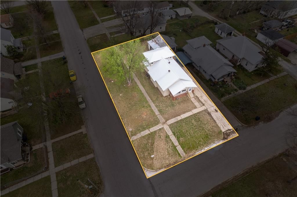 620 W Chestnut Street — photo 2