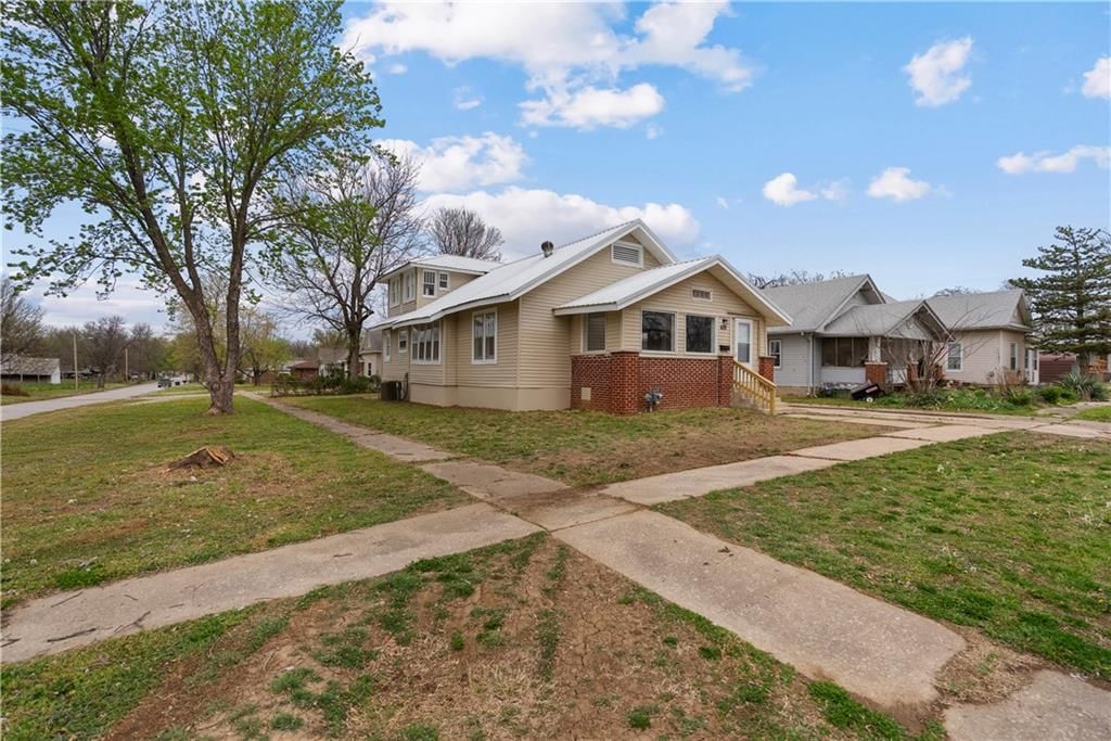 620 W Chestnut Street — photo 3