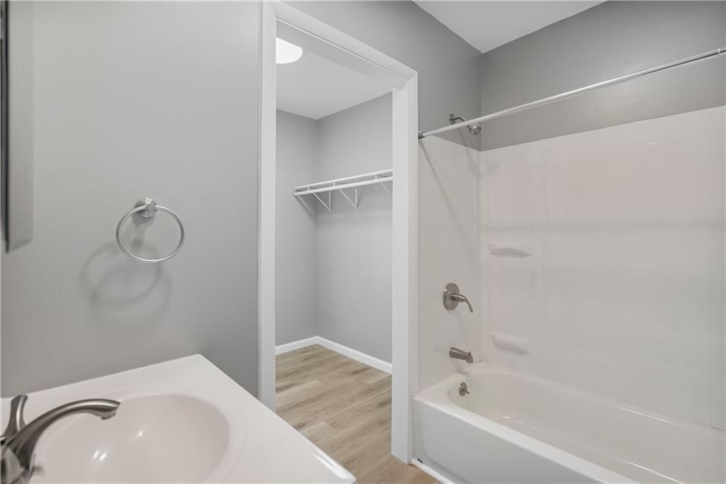 620 W Chestnut Street — photo 33