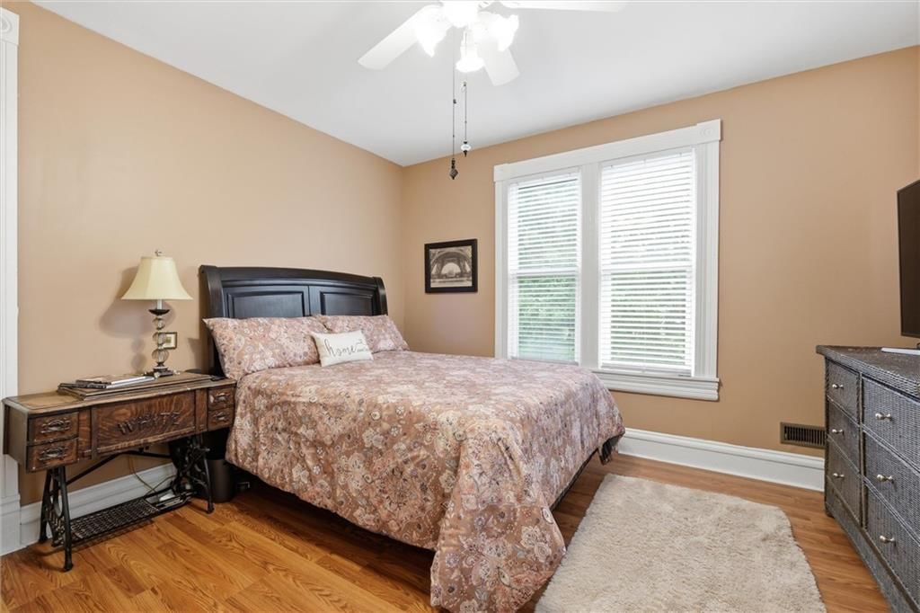 901 W White Oak Street — photo 28