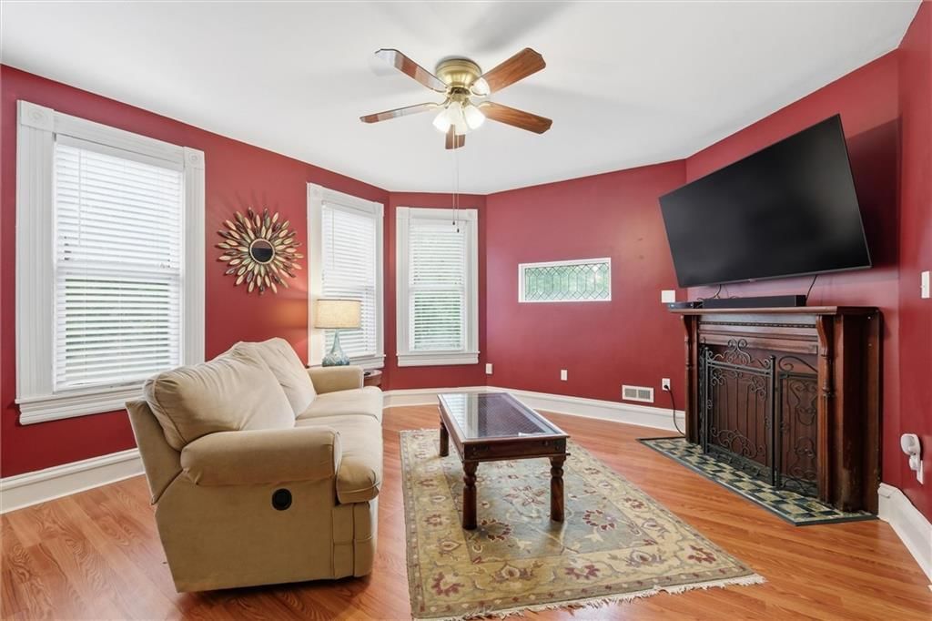 901 W White Oak Street — photo 30