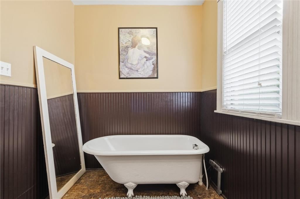 901 W White Oak Street — photo 35
