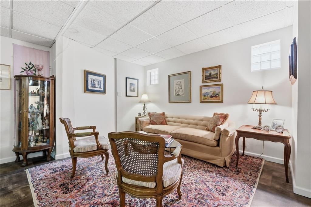 901 W White Oak Street — photo 38