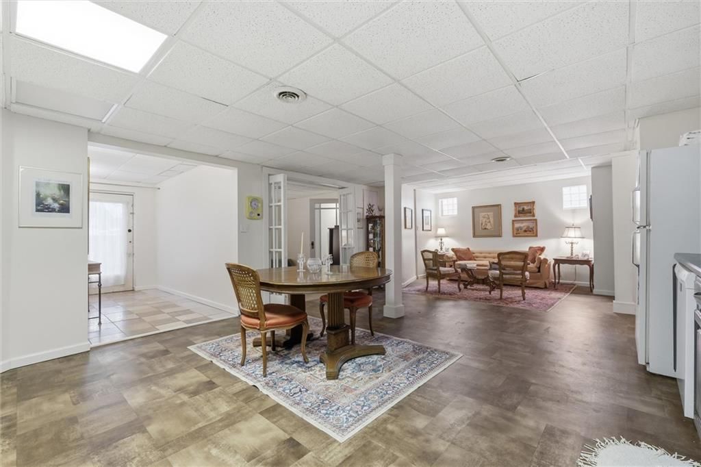 901 W White Oak Street — photo 41
