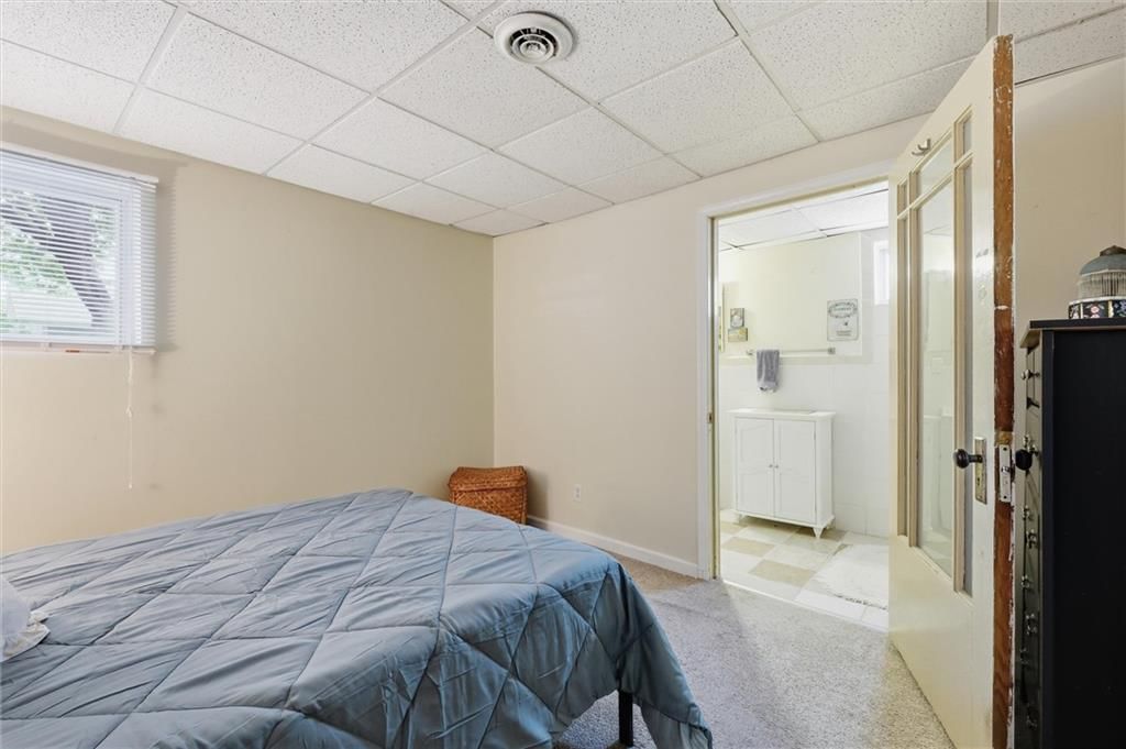 901 W White Oak Street — photo 44