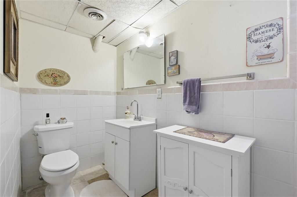 901 W White Oak Street — photo 47