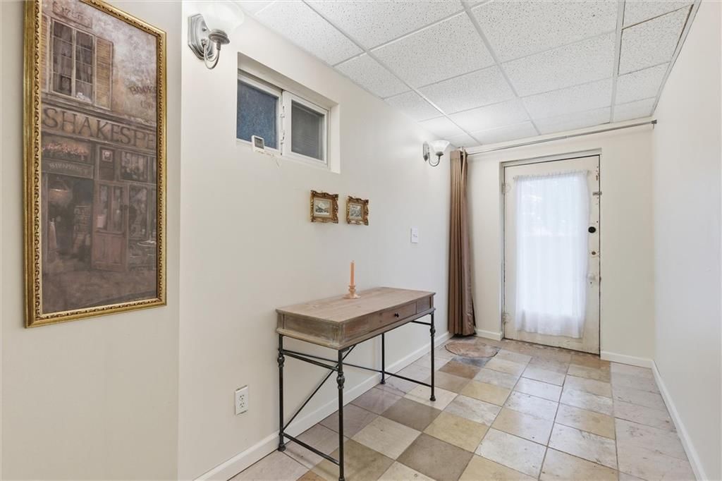 901 W White Oak Street — photo 48