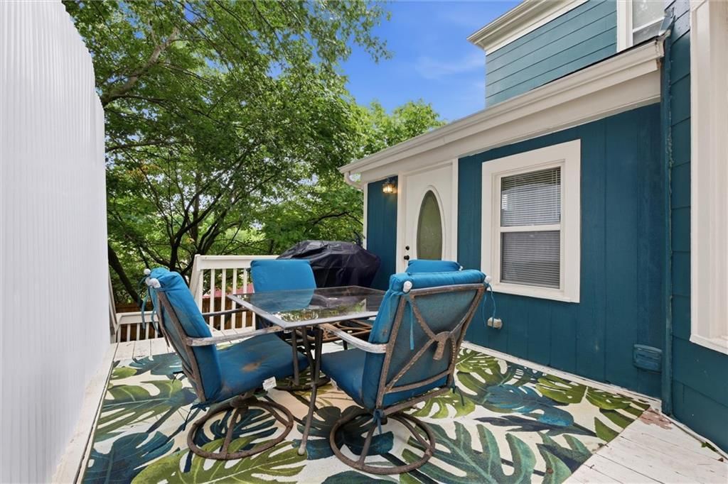 901 W White Oak Street — photo 50