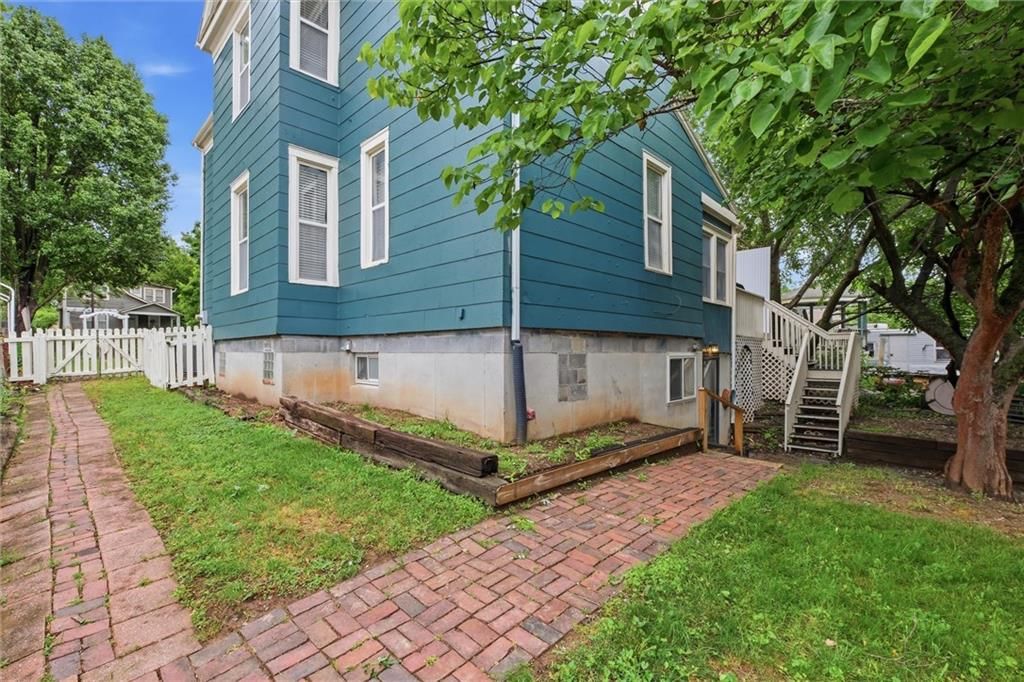 901 W White Oak Street — photo 52